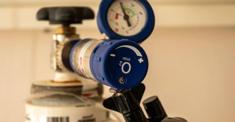 Profesjonalne napełnianie cylindra CO2 do saturatora SodaStream w punkcie serwisowym